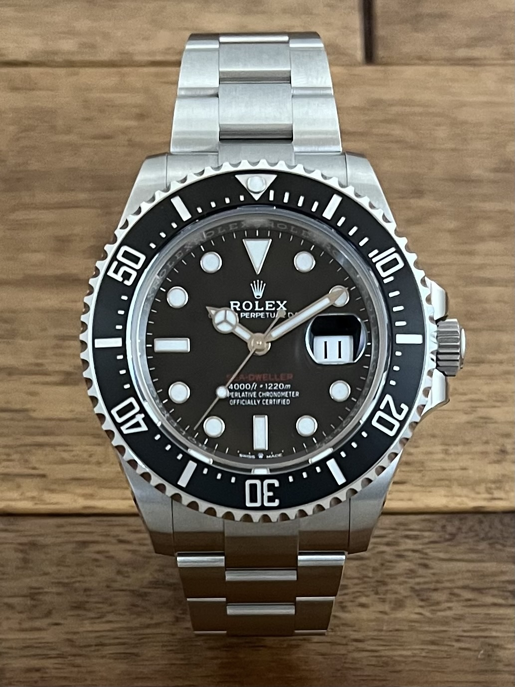 トケマー:【現金特価】ロレックス(ROLEX)シードゥエラー 126600 ブラック(黒) 赤シード 43mm